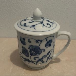 Vintage coffee/tea cup with lid